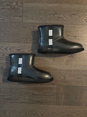 Ugg rainboots